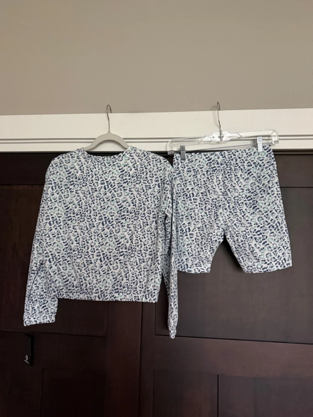 Converse Girls Long sleeve Top and Bike Shorts Set Blue Animal Print Large 12/13
